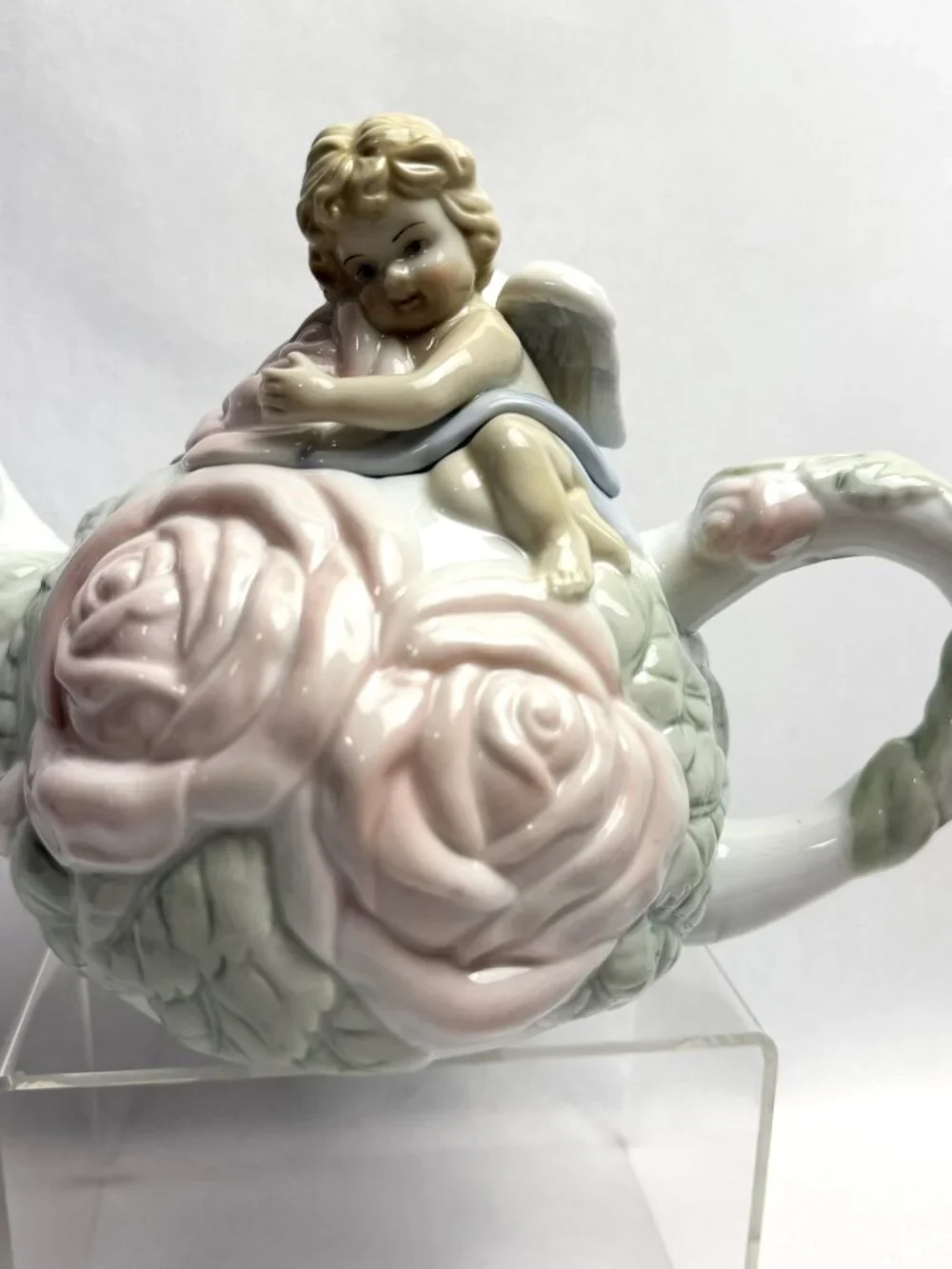 Avon 1998 Vintage Love ly Rose Cherub Teapot 4 Mugs Original Boxes Raised Roses